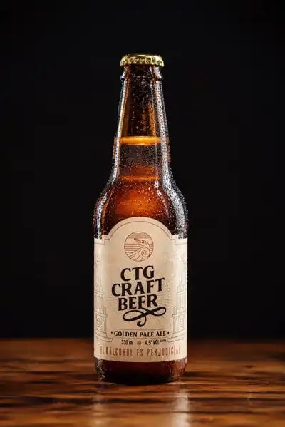 Botellas Golden Pale Ale de CTG Craft Beer en fotografía de producto